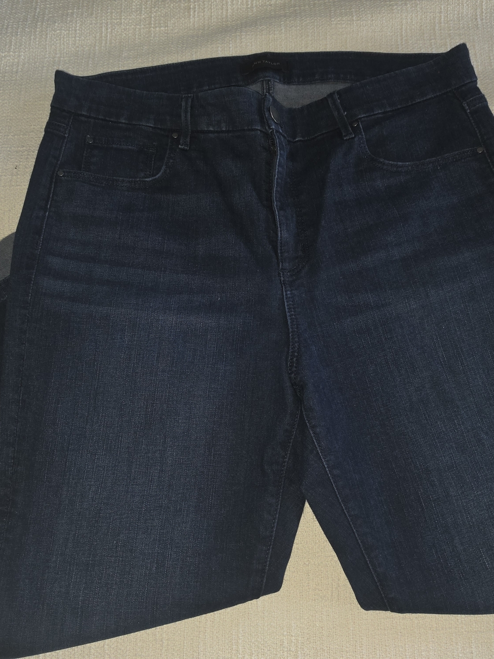 Ann Taylor Slim Straight Cropped Jeans in Deep Indigo